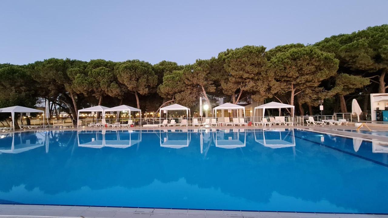 Sporkoey Hotel & Beach Club Darica  Exterior photo