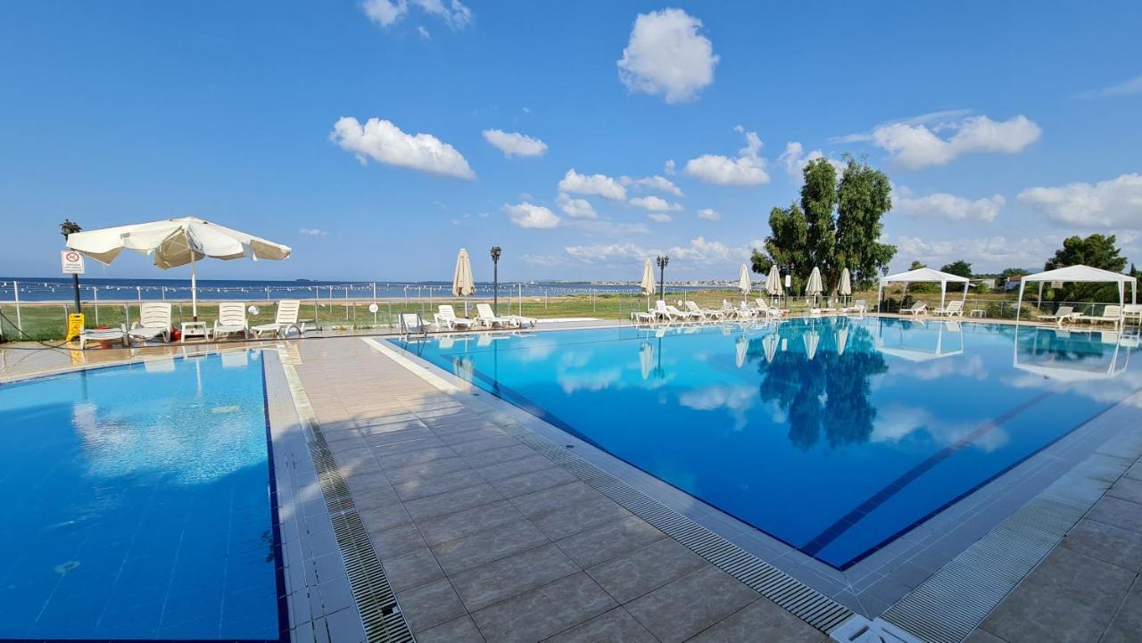 Sporkoey Hotel & Beach Club Darica  Exterior photo